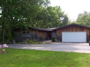 820 Nursery Rd, Charleston, IL 61920