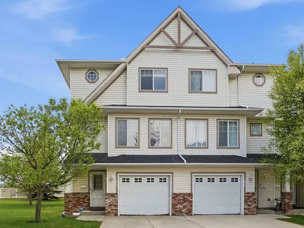 62 NE Country Hills Cv NW, Calgary, AB T3K 5G8