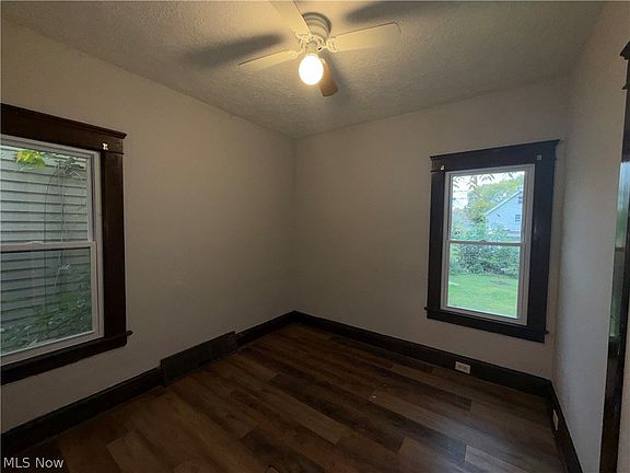 5th image of 3342 W 82nd St