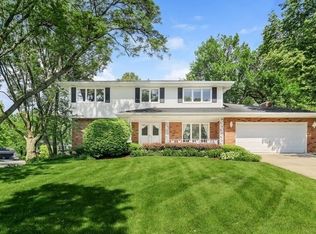 1525 Snowberry Ct, Downers Grove, IL 60515