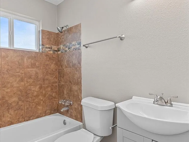 9426 Willow Wood Ln — Photo 11