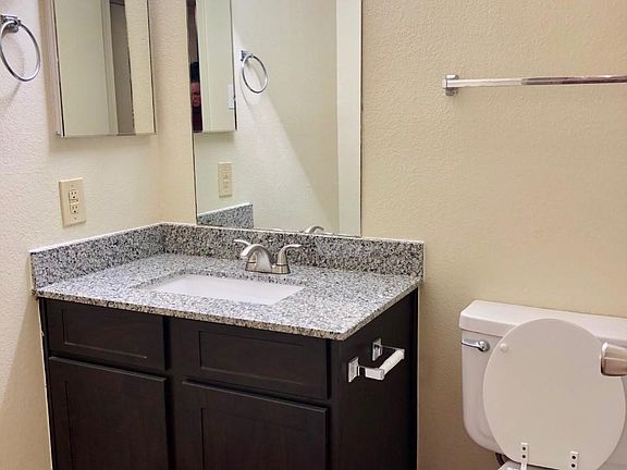 4th image of 320 Audra Ln APT B