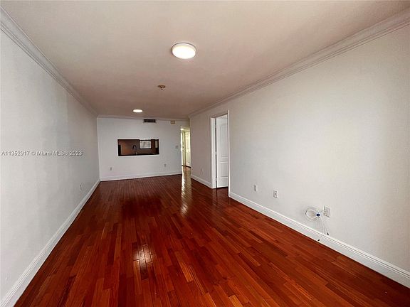 3rd image of 1033 Lenox Ave APT 204