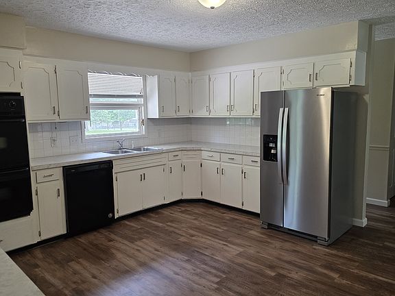 4th image of 100 Wildwood Ln