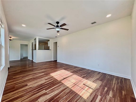 3rd image of 1324 Cambridge Dr