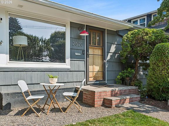3rd image of 2620 SE 47th Ave
