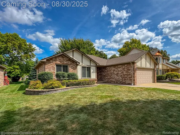 46502 Springhill Dr, Shelby Township, MI 48317