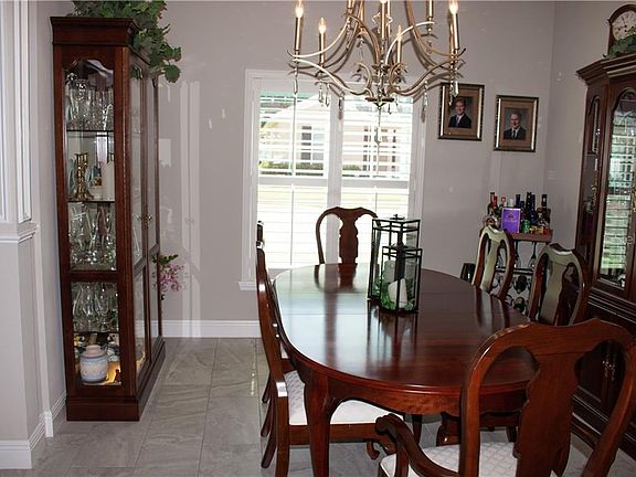 3rd image of 121 Glenn Moor Cir