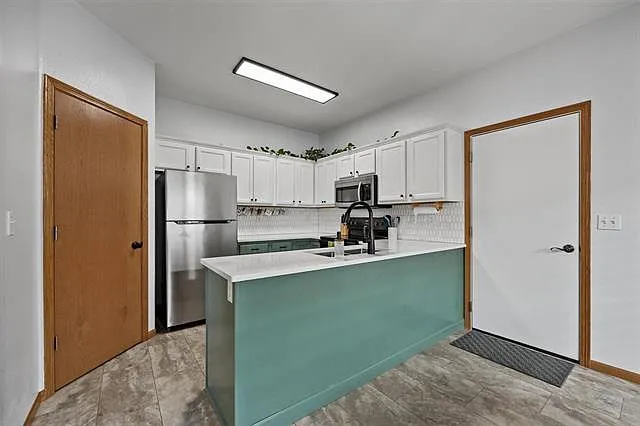 2808 Irving Ave — Photo 14