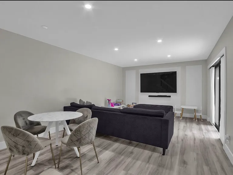 7576 Courtyard Run E — Photo 2