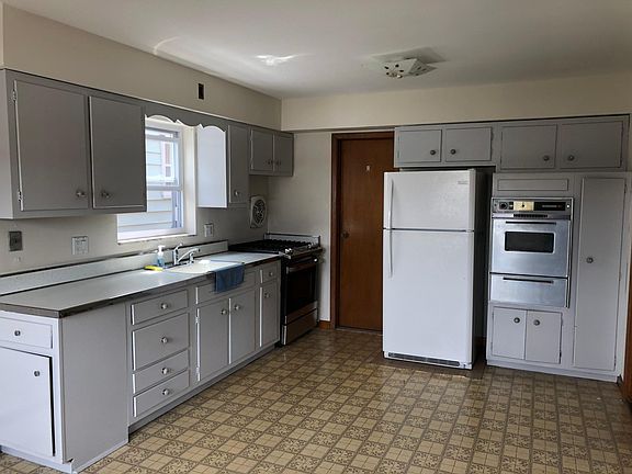 Kitchen with Range/Oven as well as second in wall oven