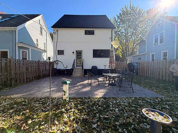 5th image of 211 Merriman St
