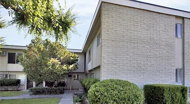 Markston Apartments — Photo 8