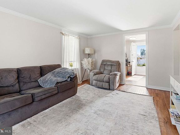 5th image of 961 S Olden Ave