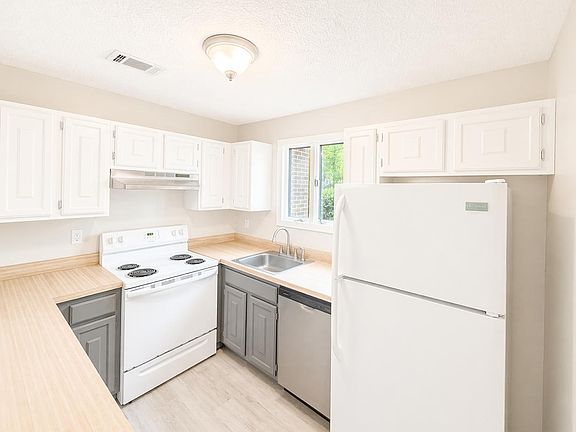 4th image of 22026 Gloucester Ct #A-8