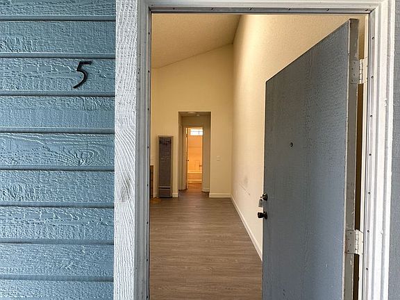 2nd image of 3076 Lincoln Ave #5