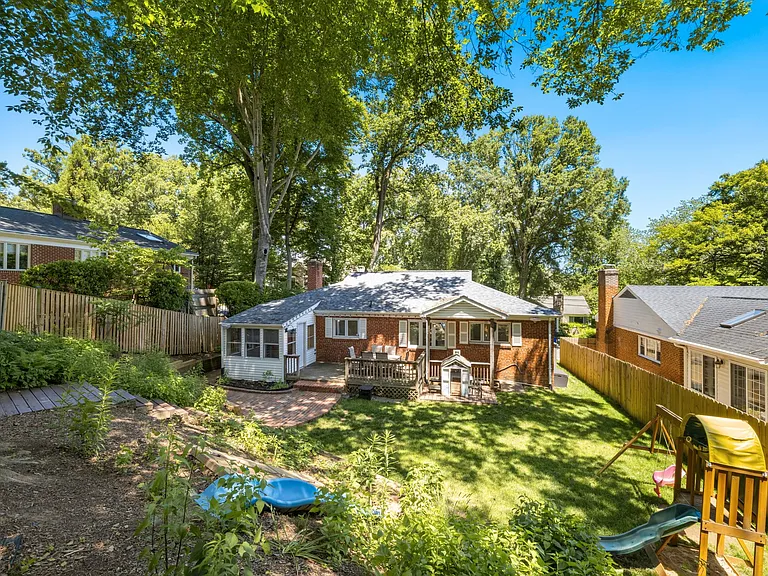 3604 Husted Dr — Photo 32