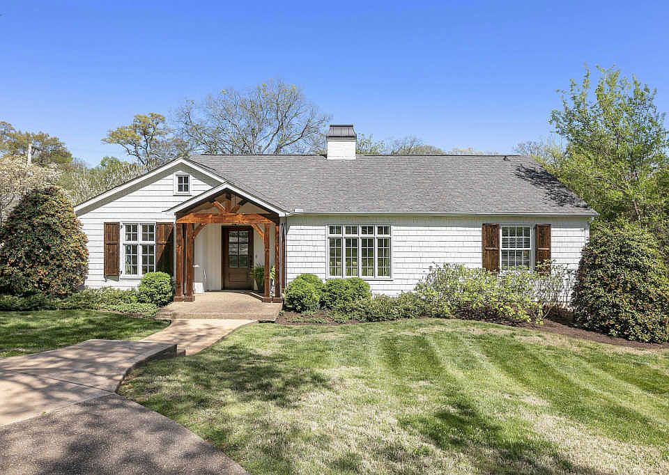 1st image of 3718 SW Oakhurst Dr