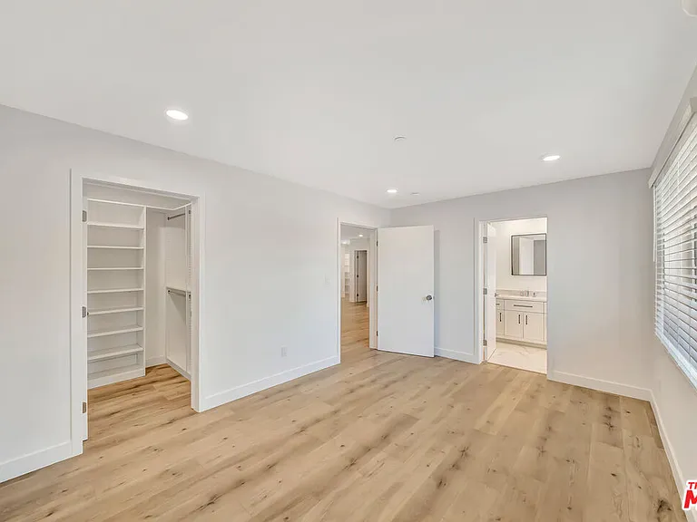 1584 W 37th St #3 — Photo 11