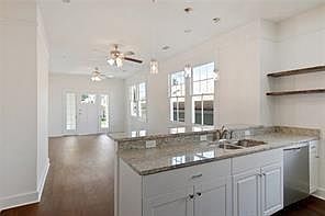 5th image of 4111 Clematis St