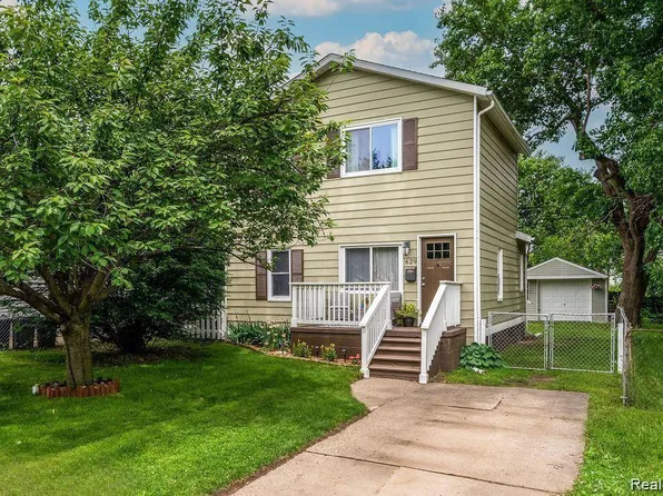 629 Bowers St, Clawson, MI 48017