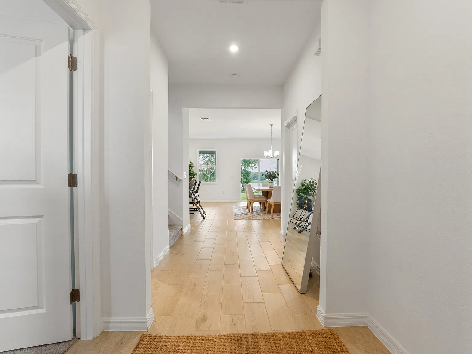 5 bed, 2856 sqft, $2,850 — Photo 4