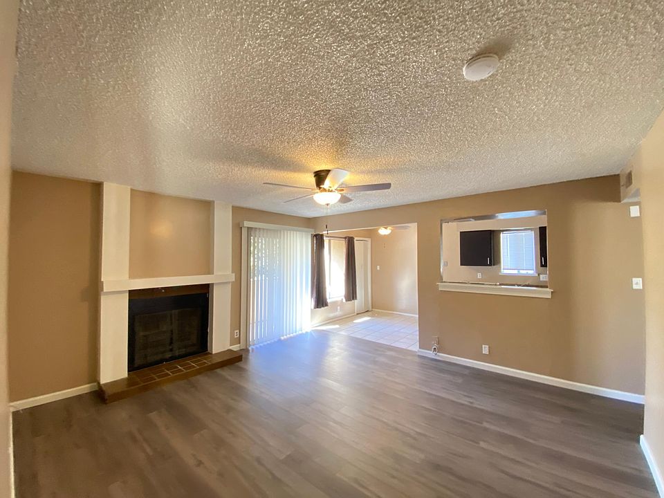 1st image of 1550 W Ashlan Ave APT 202