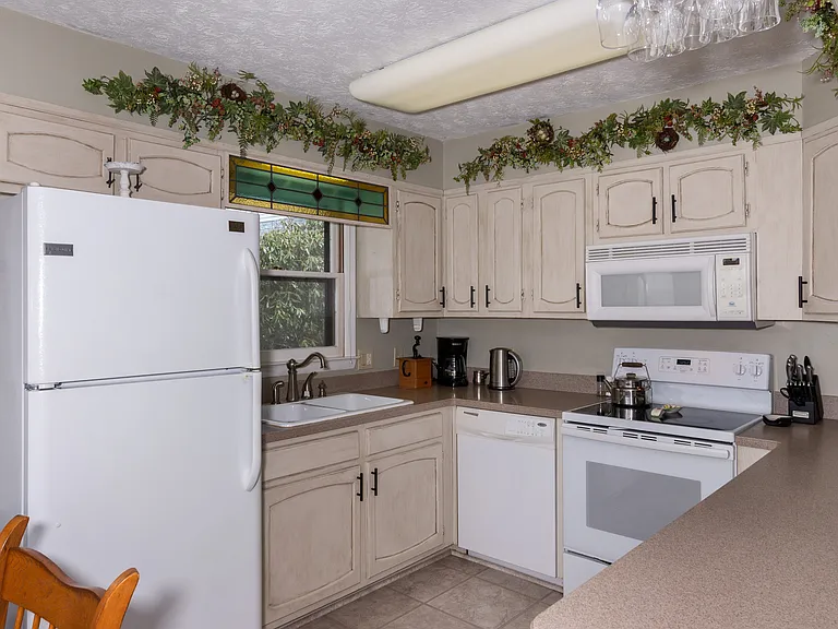 188 Laurel Hill Dr — Photo 35