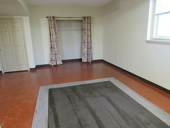 5th image of 79 Deer Park Cir