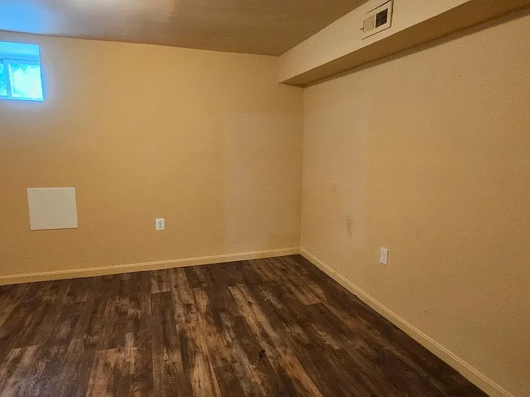 2548 Oswego Ave — Photo 22