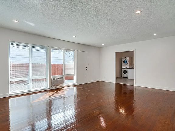 2nd image of 869 Glenway Dr #3