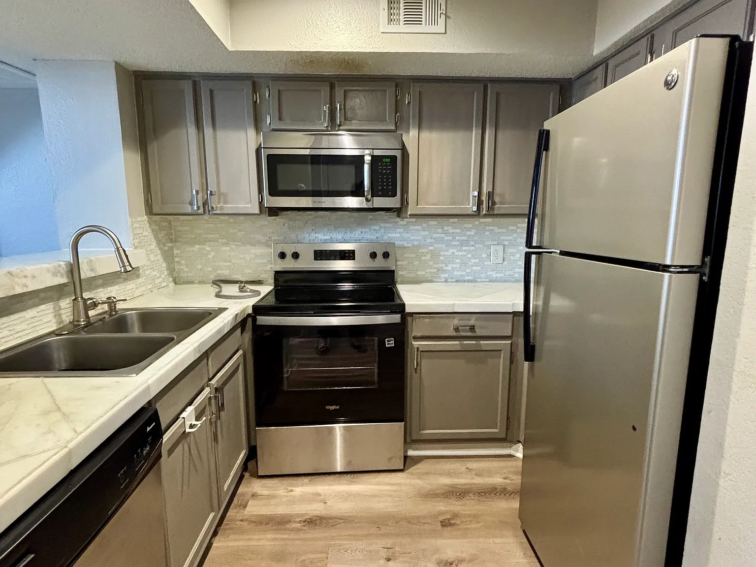 1 bed, 774 sqft, $1,350 — Photo 2