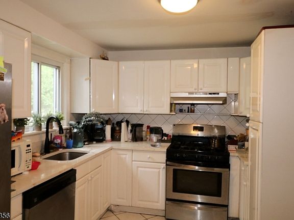 3rd image of 236 Ross Ave