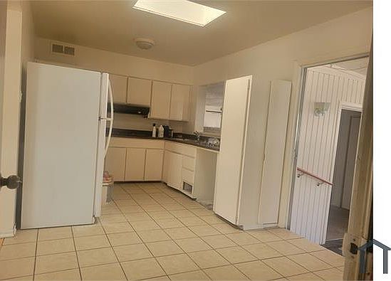 3rd image of 3825 Douglas Macarthur Rd NE