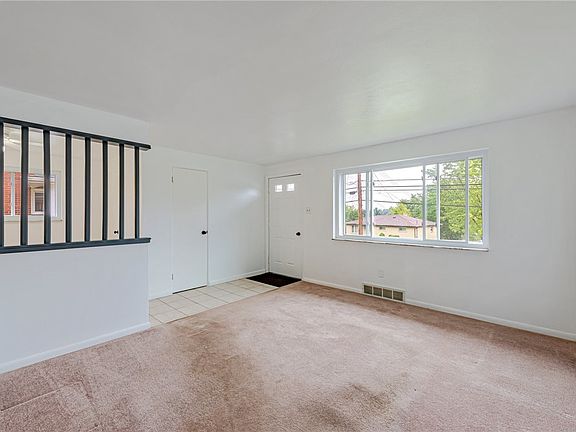 4th image of 976 Diane Dr
