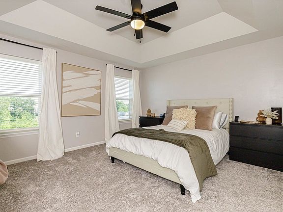 5th image of 310 Pecan Bluffs Dr