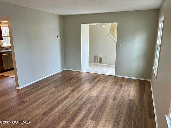 3rd image of 878 Pioneer Dr