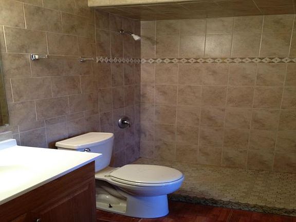 4th image of 100 Hollyhock Cir