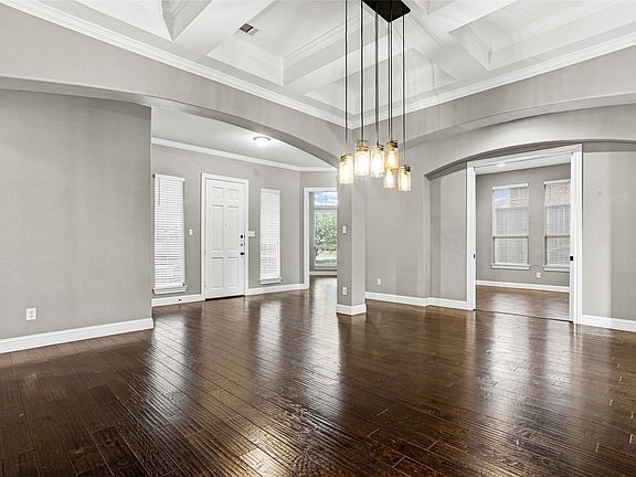 5th image of 727 Fairfax Ln