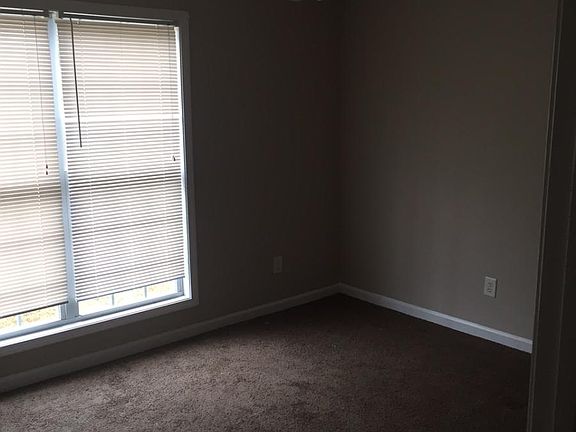 5th image of 705 Pine Hill Ct