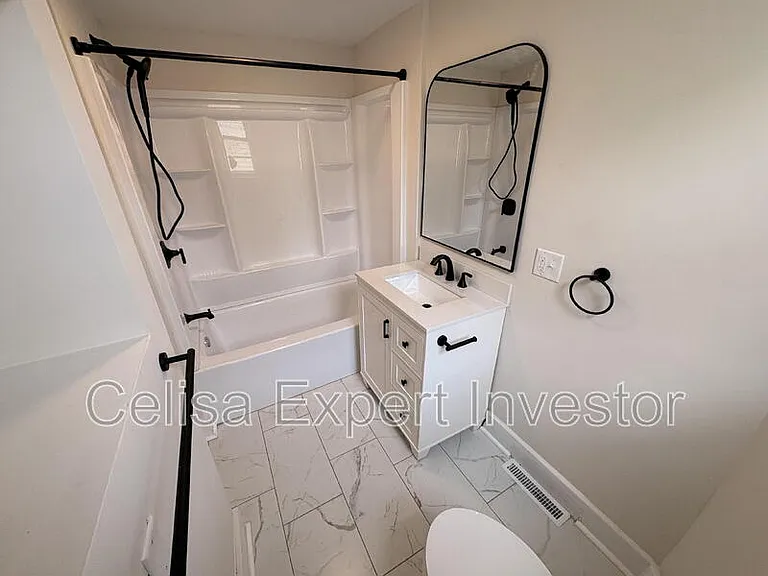 805 Edgewater Ave — Photo 3