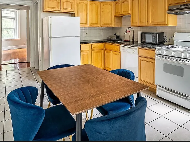 10 Strathmore Rd #3 — Photo 14