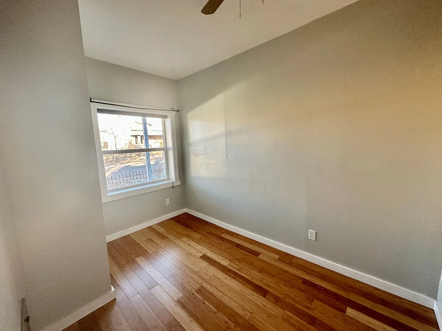 Charming One Bedroom Home in Sunnyside! — Photo 3