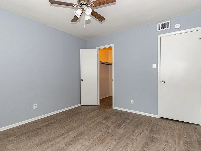 4320 Wesley St — Photo 8