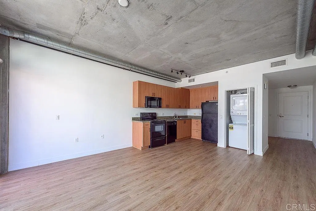 Studio, 1.0 bath, 470 sqft, $1,900 — Photo 2