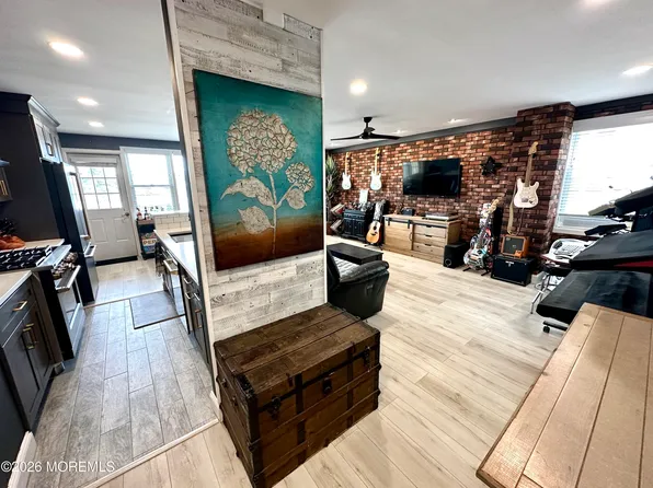 510 Deal Lake Dr APT 2H, Asbury Park, NJ 07712