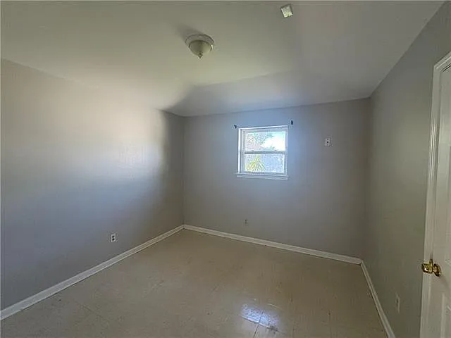 9018 Amour Dr — Photo 4