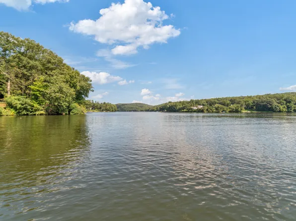 17 Hearthstone Drive #17, Brookfield, CT 06804