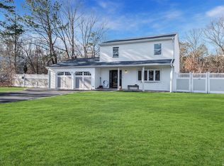 16 Artist Lake Blvd, Middle Island, NY 11953