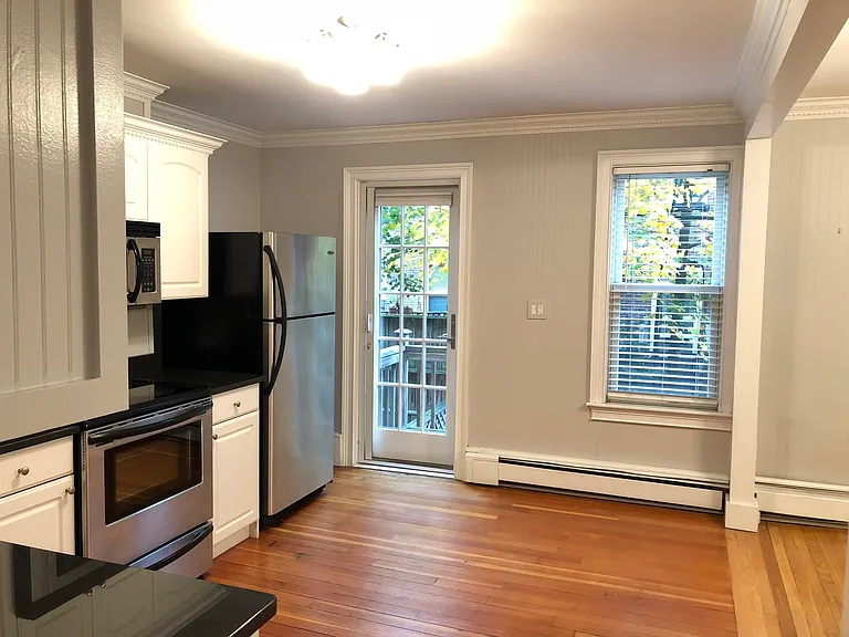 587 E 5th St #1 — Photo 3